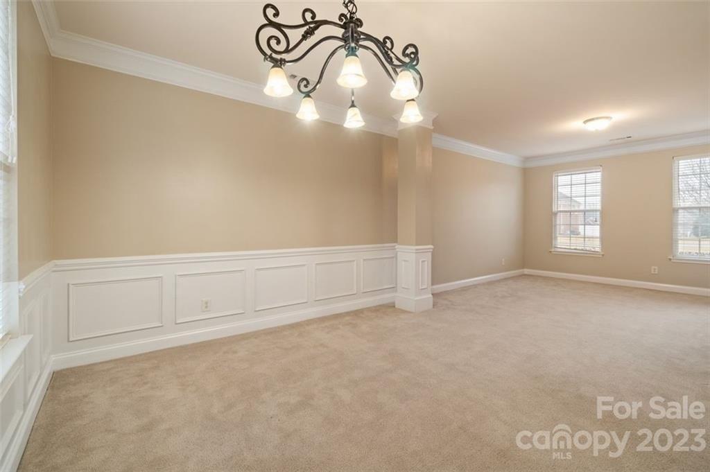 Summer Breeze Ct, Statesville, NC 28677