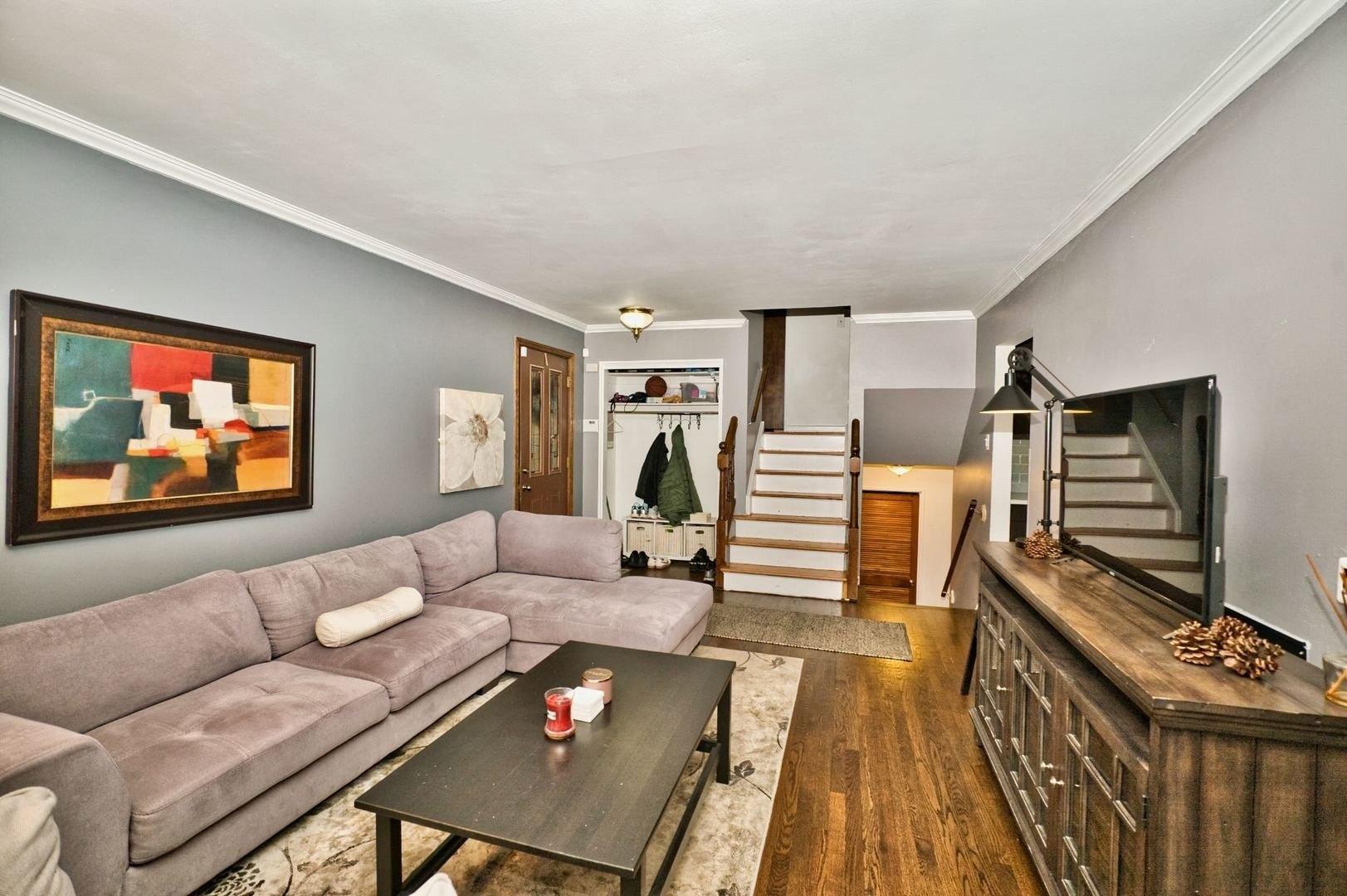 E Park Ave, Elmhurst, IL 60126