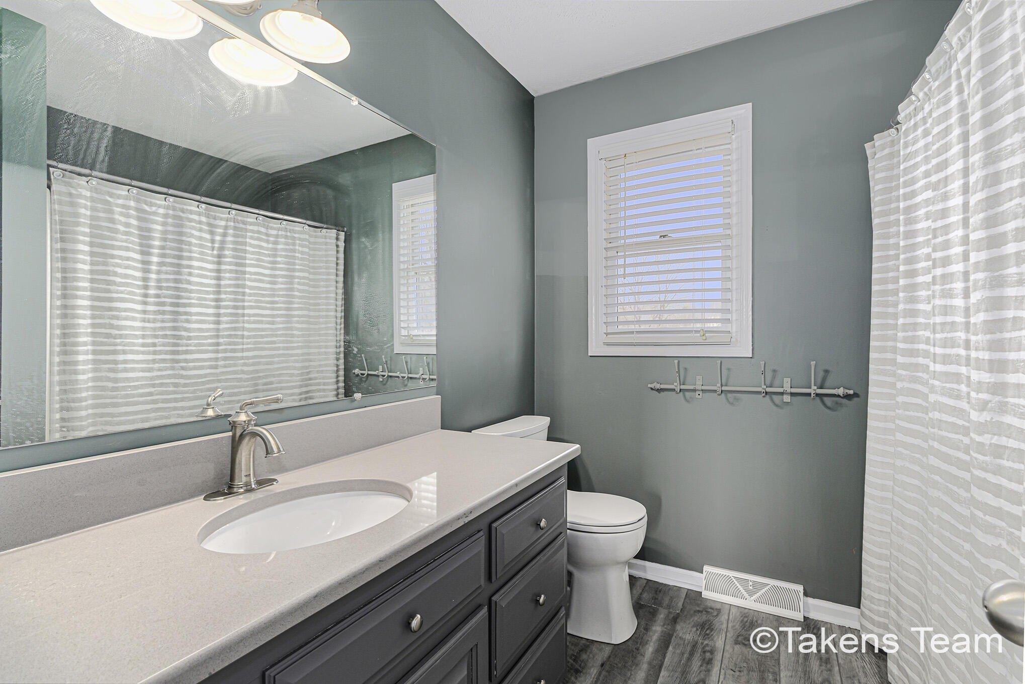 Vista Royale Ct Ne, Rockford, MI 49341