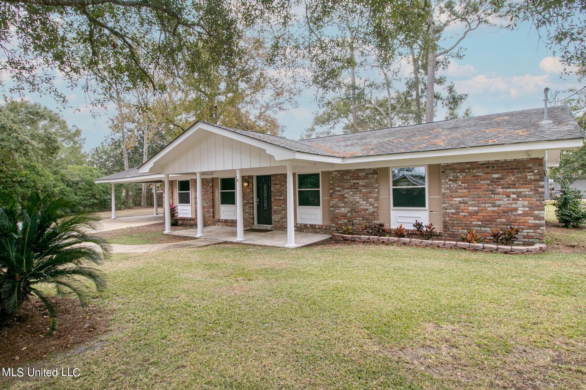Ravens Ct, Ocean Springs, MS 39564