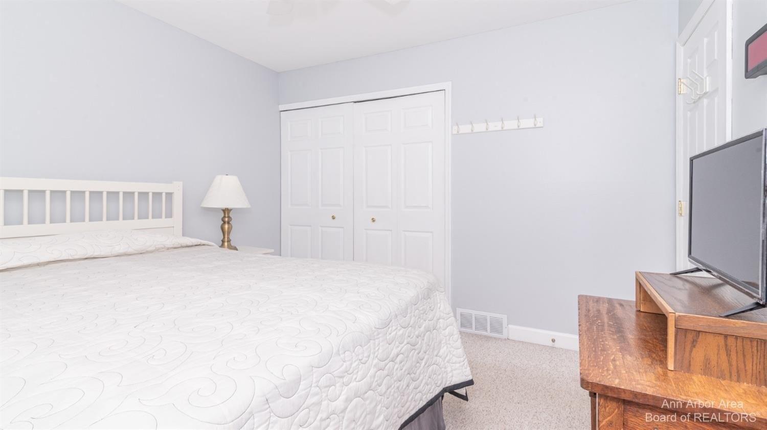 Nichols Dr, Saline, MI 48176