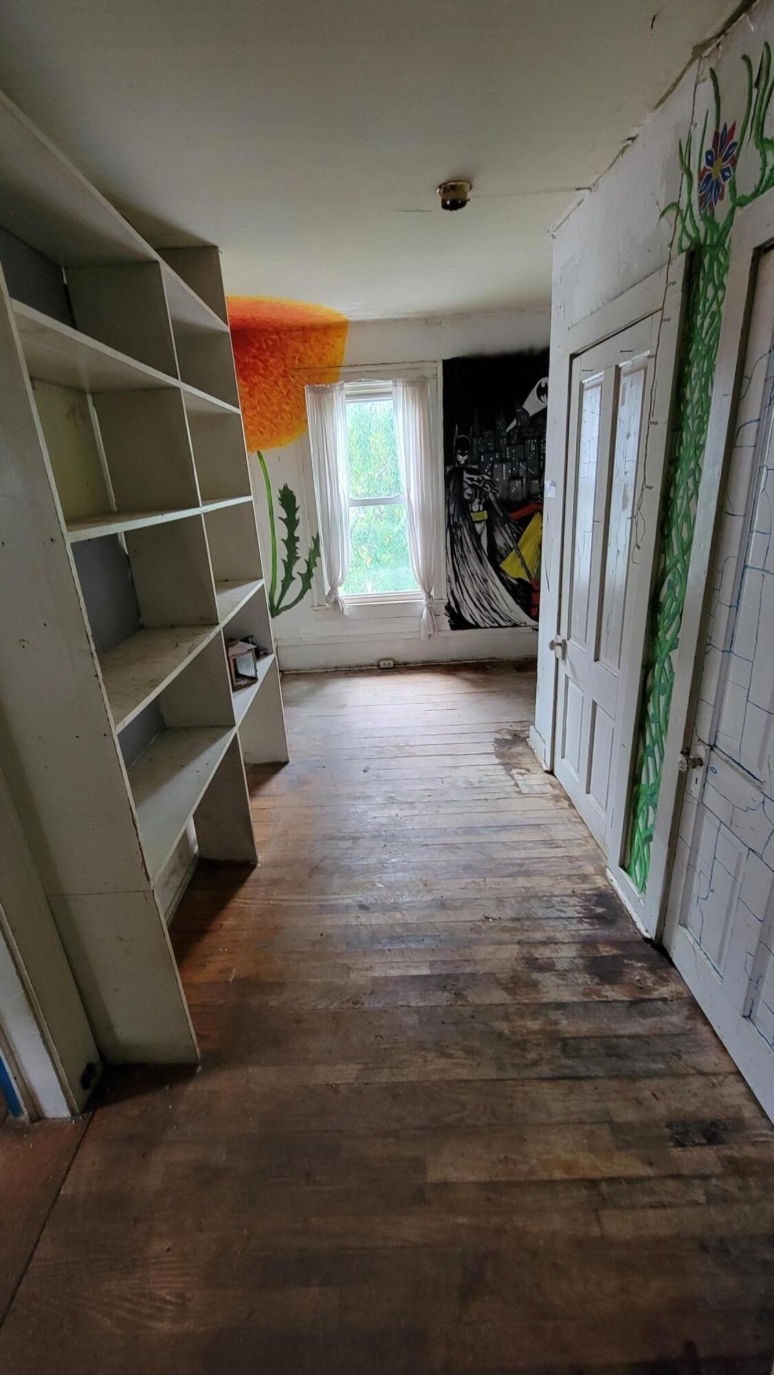 W Pine St, Johnson City, TN 37604
