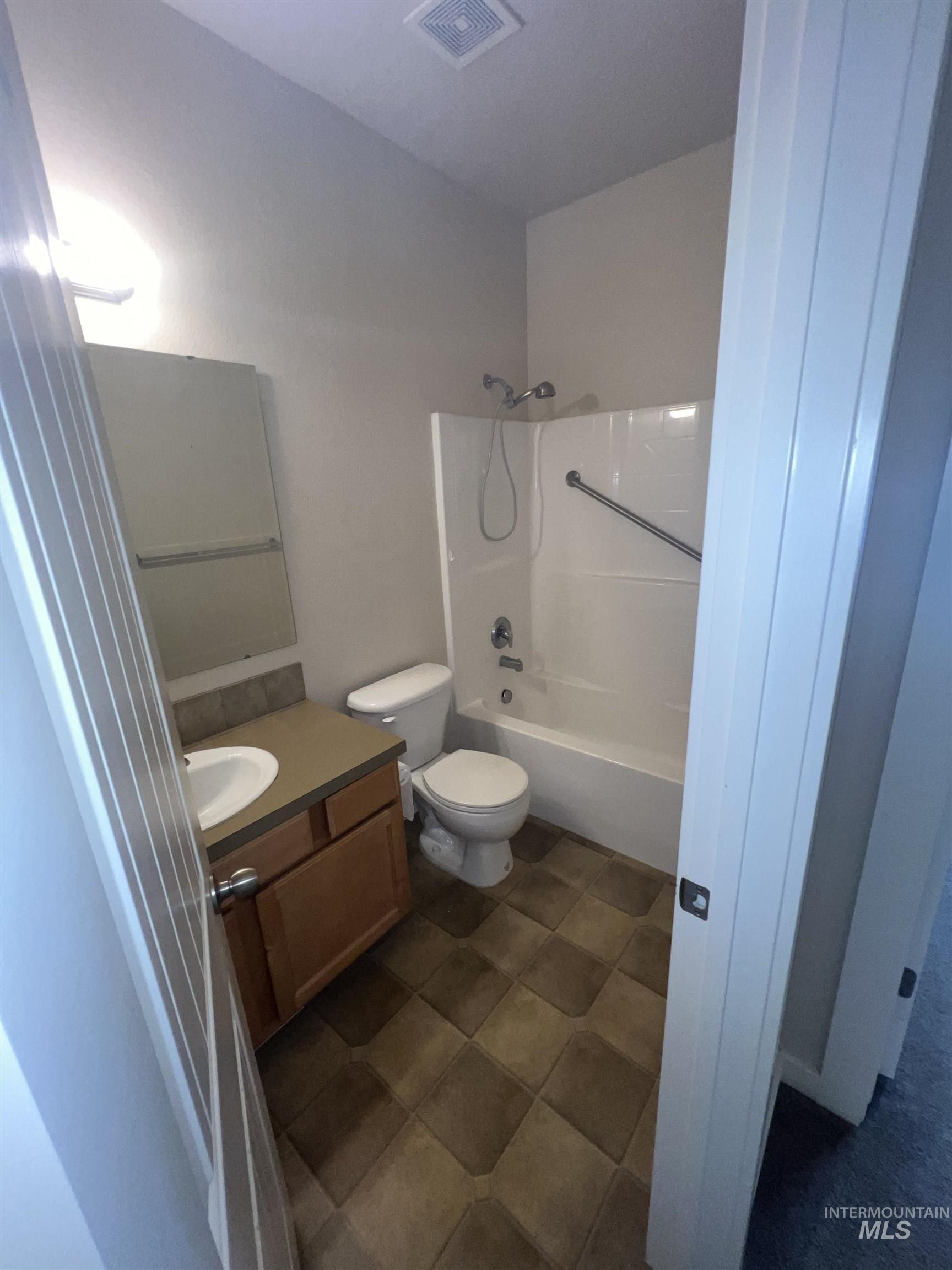 Alder Dr, Caldwell, ID 83605