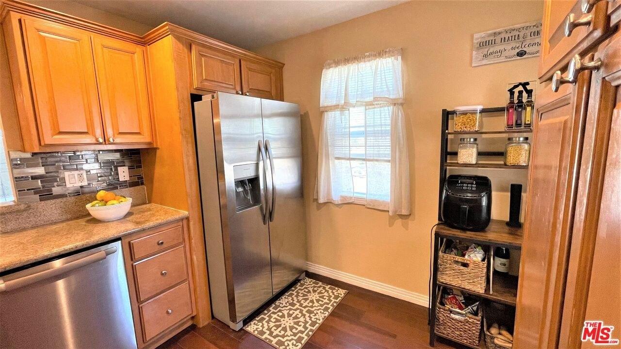 2nd Ave, Los Angeles, CA 90043
