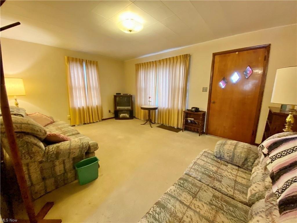 Hillmont Ave Sw, Canton, OH 44706
