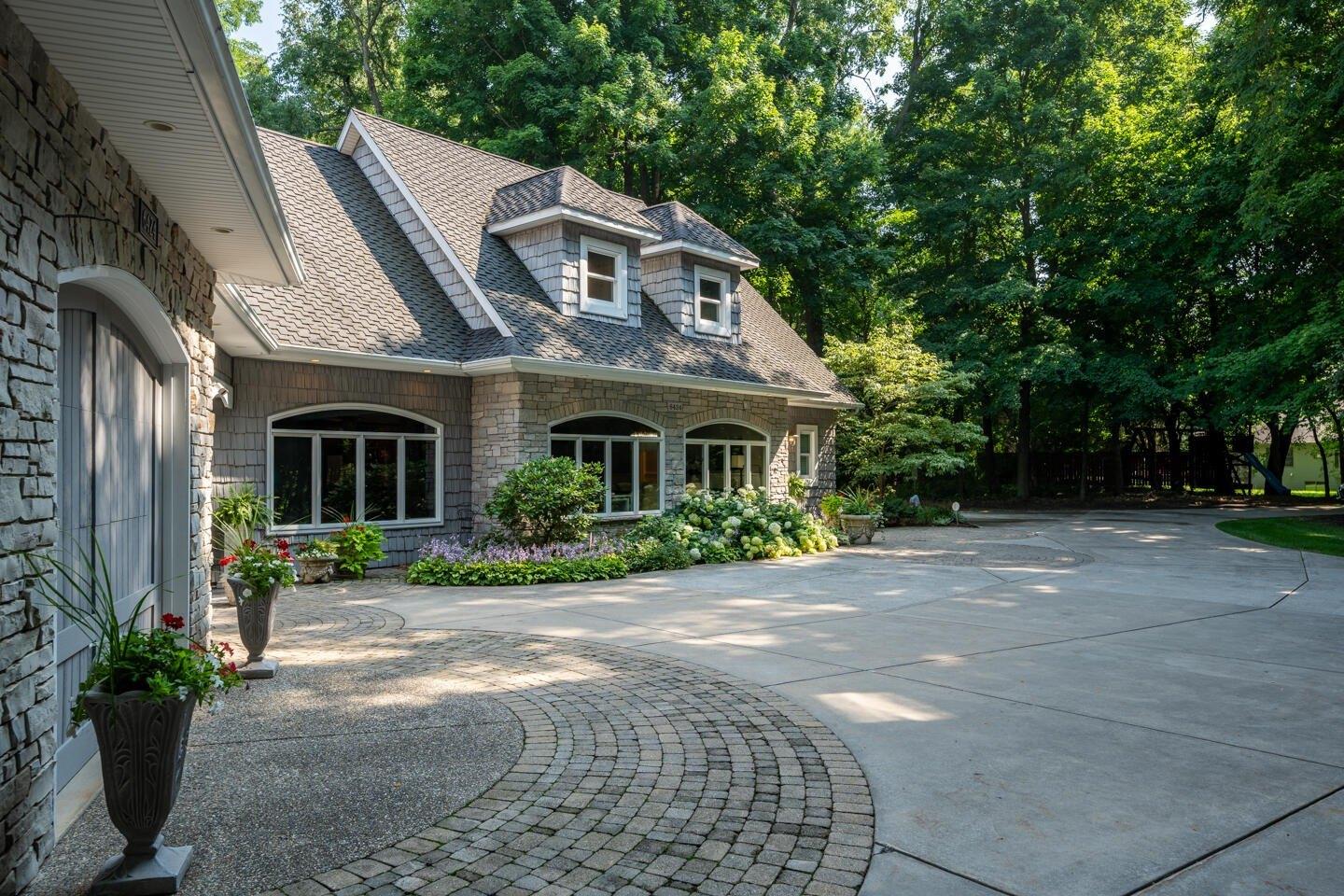 Sunfish Lake Ave Ne, Rockford, MI 49341