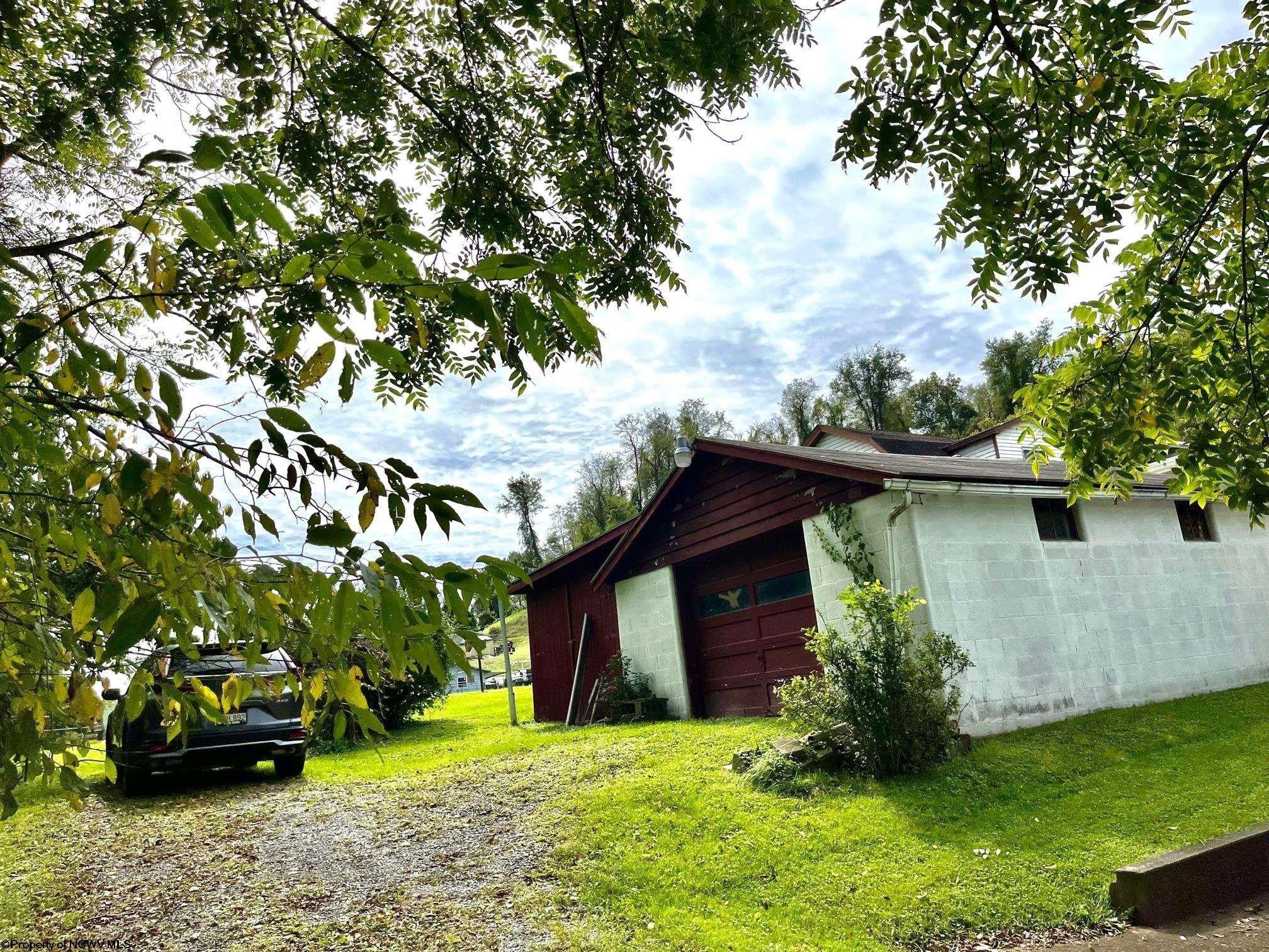 Maple St, Shinnston, WV 26431