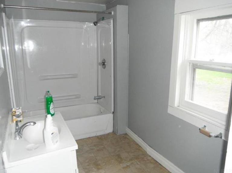 Adams St, Waterloo, IA 50703