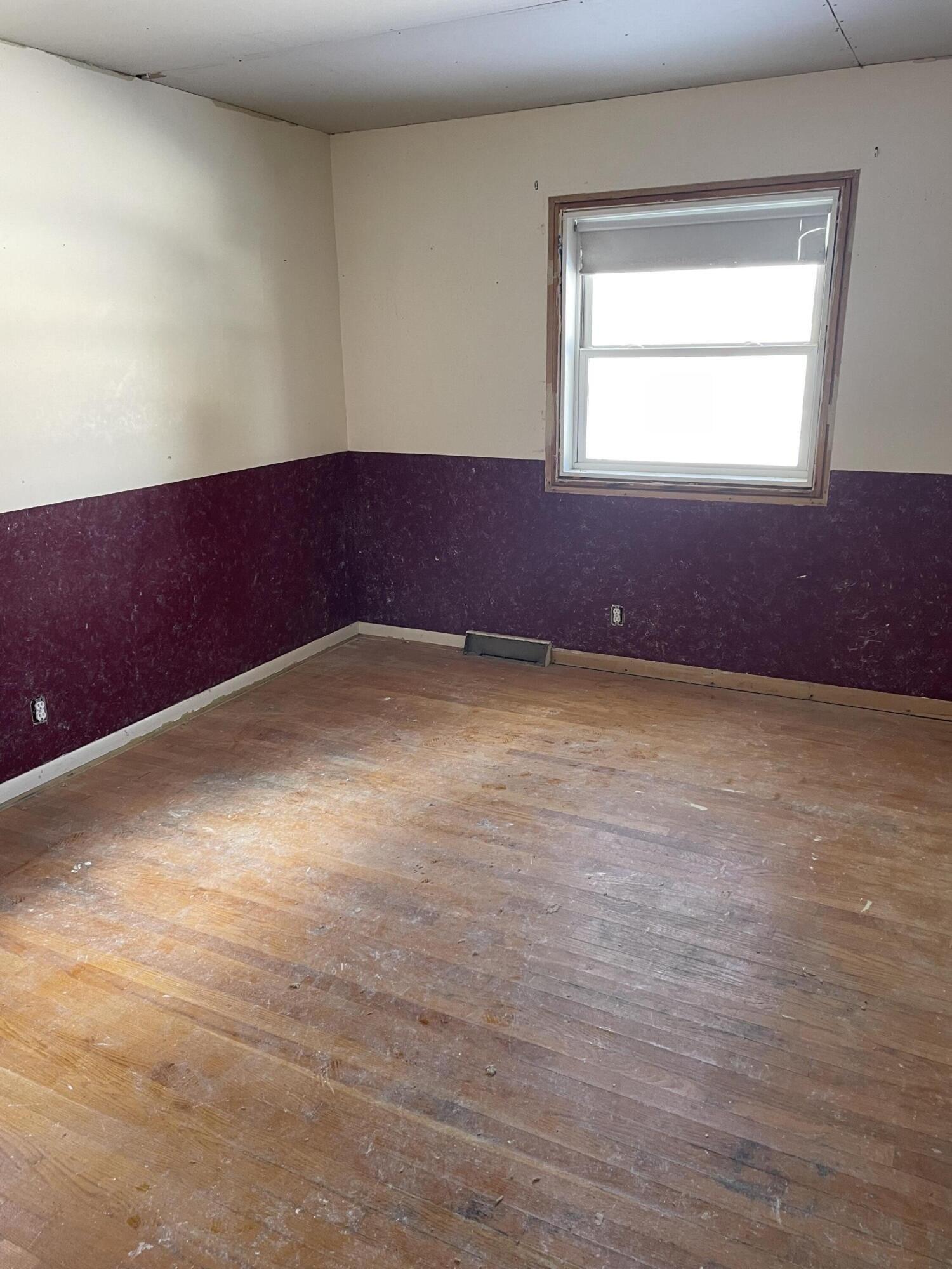 Johnson St, Edmore, MI 48829