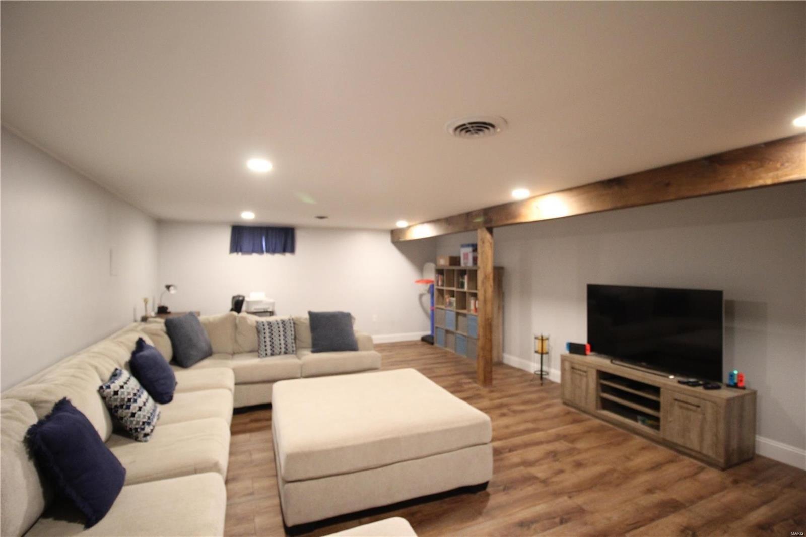 Benning St, Granite City, IL 62040