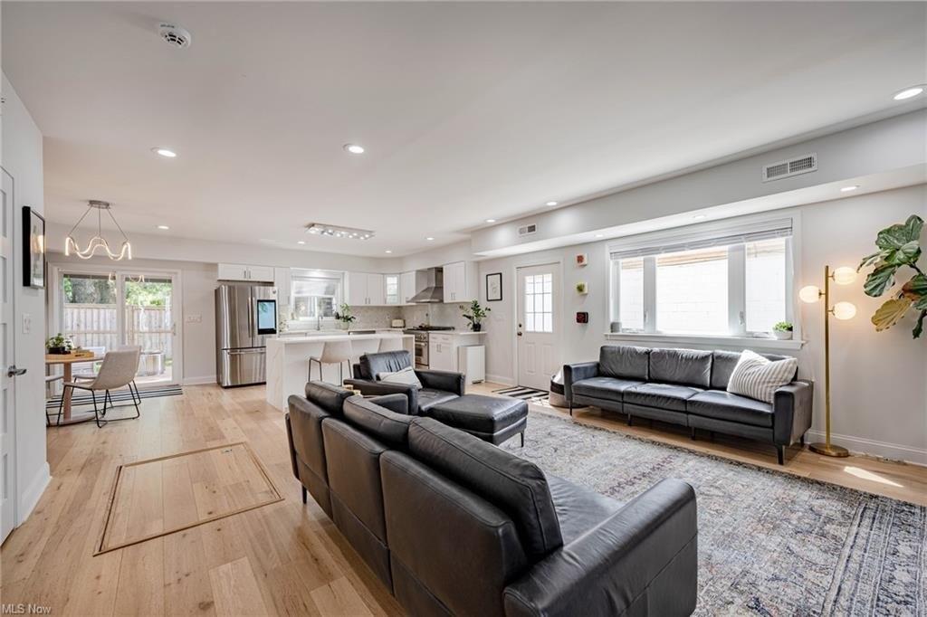 W 52nd St, Cleveland, OH 44102