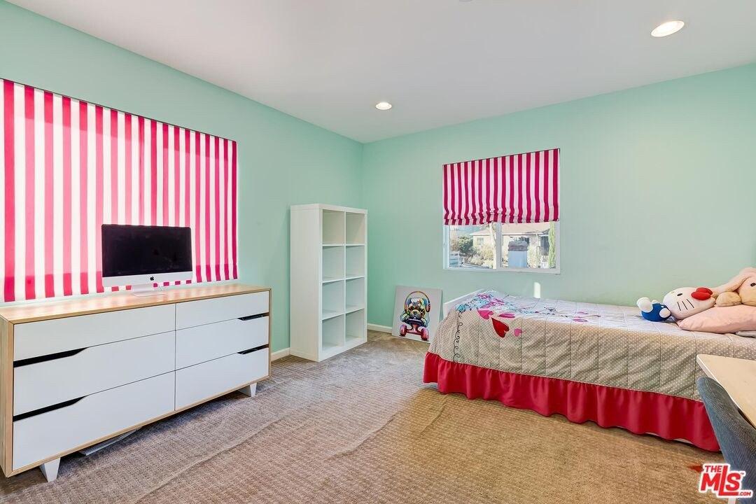 Onacrest Dr, Los Angeles, CA 90043