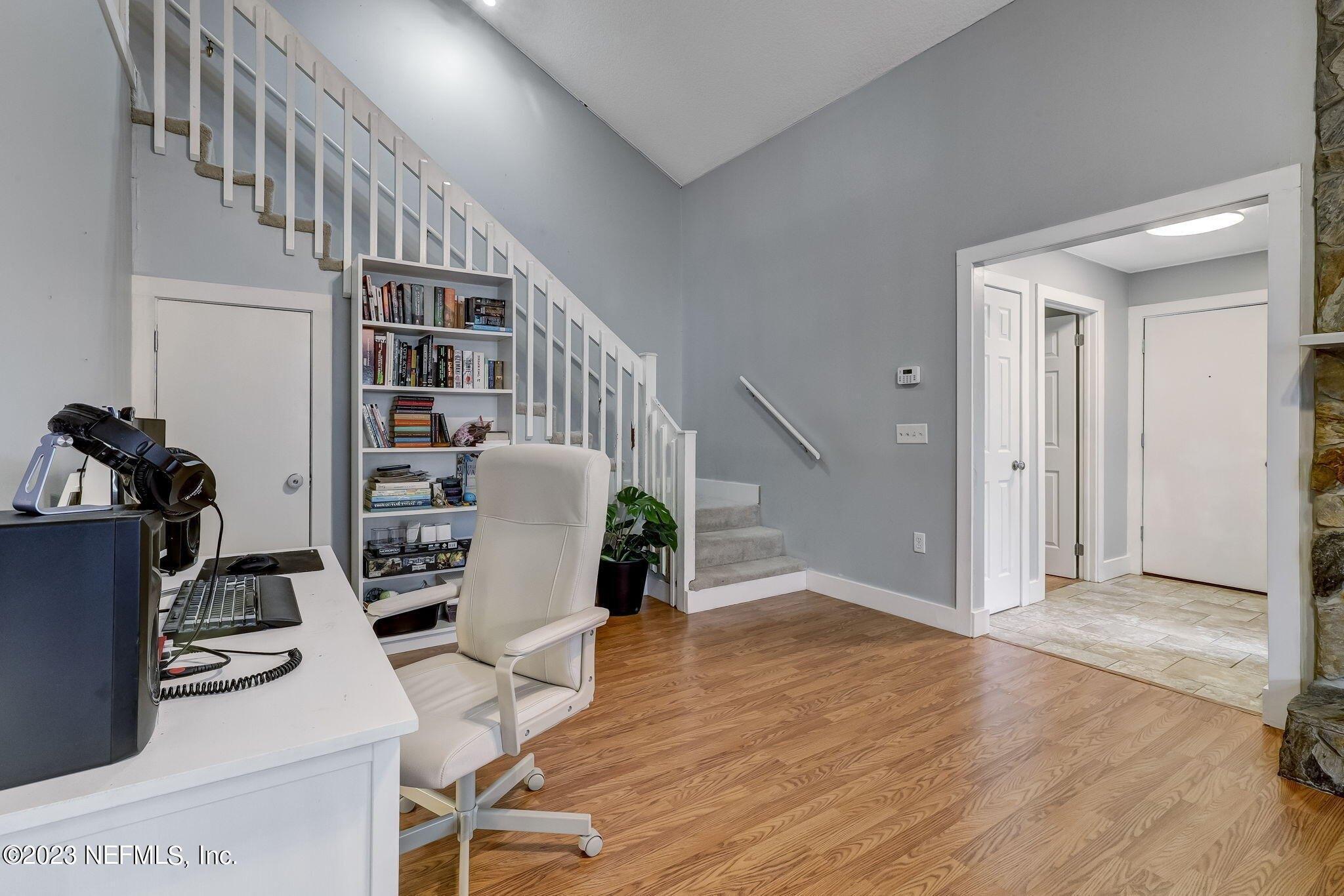 Valley Garden Dr, Jacksonville, FL 32225
