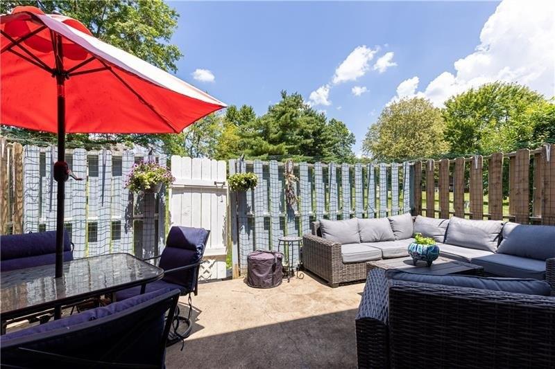 Hunters Path Rd, Bridgeville, PA 15017