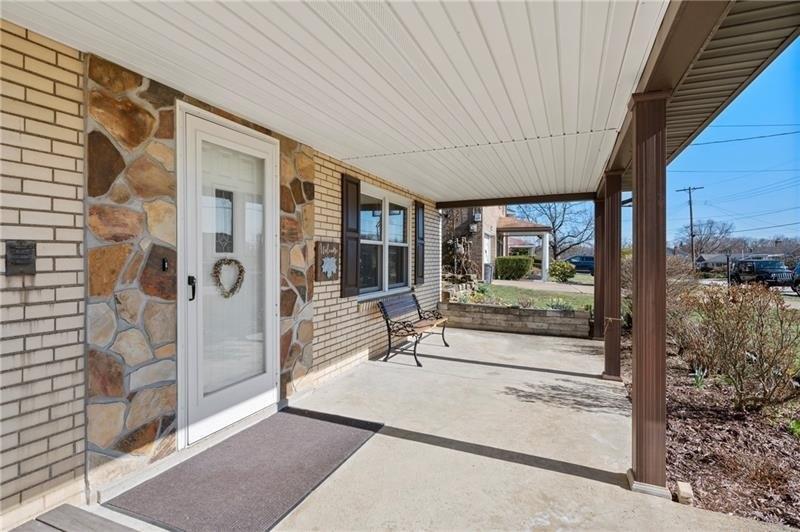 Horizon Dr, White Oak, PA 15131