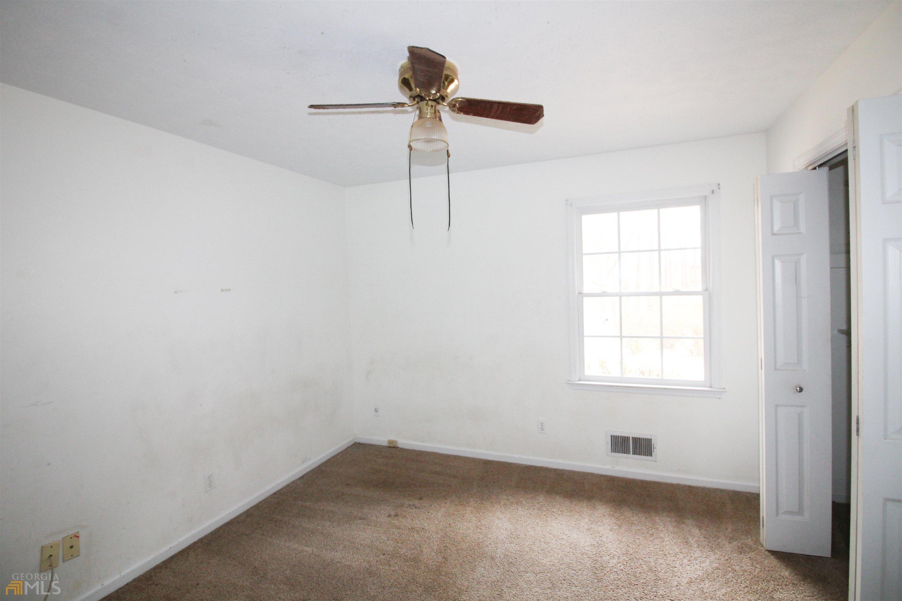 Hawthorne Dr, Newnan, GA 30263