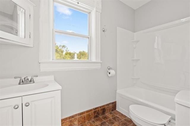 Tracy Ave, Kansas City, MO 64106