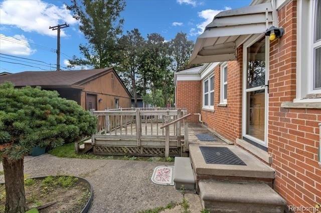 Alicia Ln, Royal Oak, MI 48073