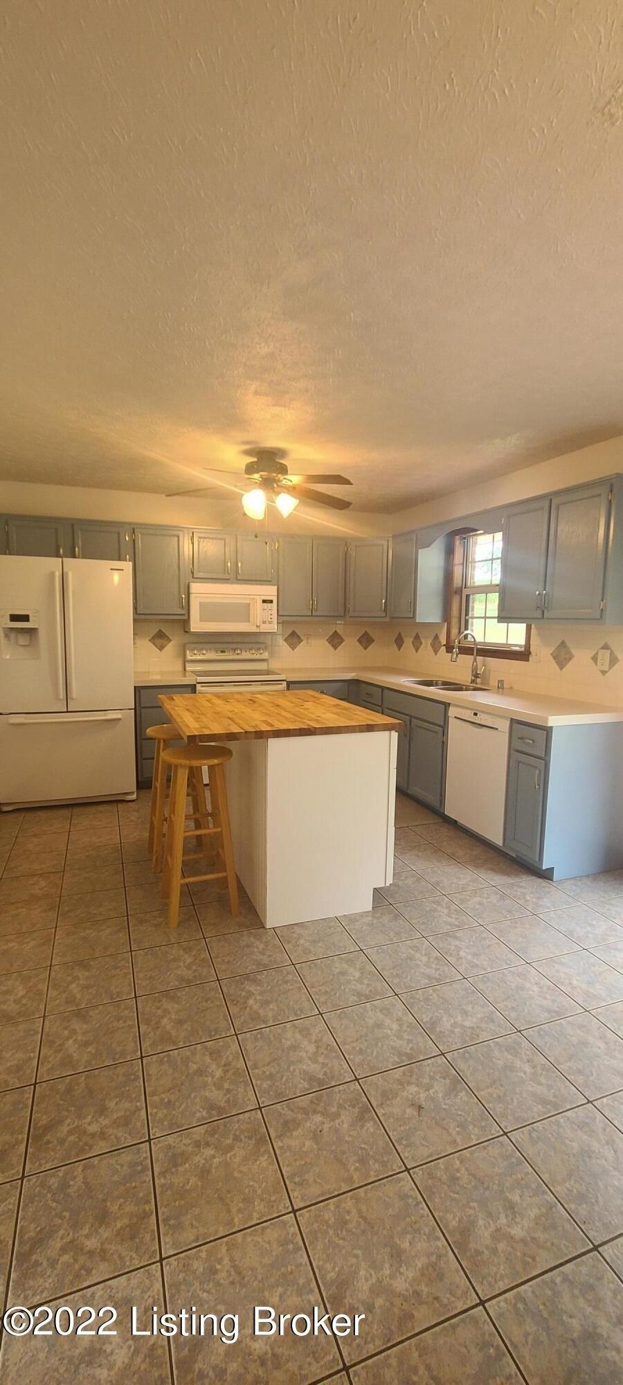Troy Ct, Vine Grove, KY 40175