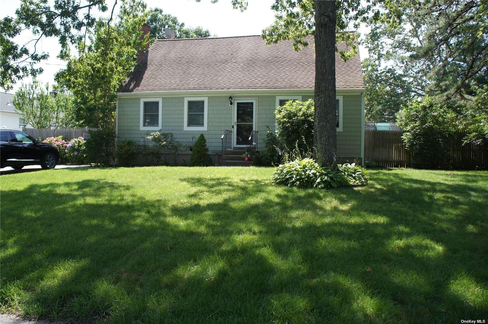 Burney Blvd, Mastic, NY 11950