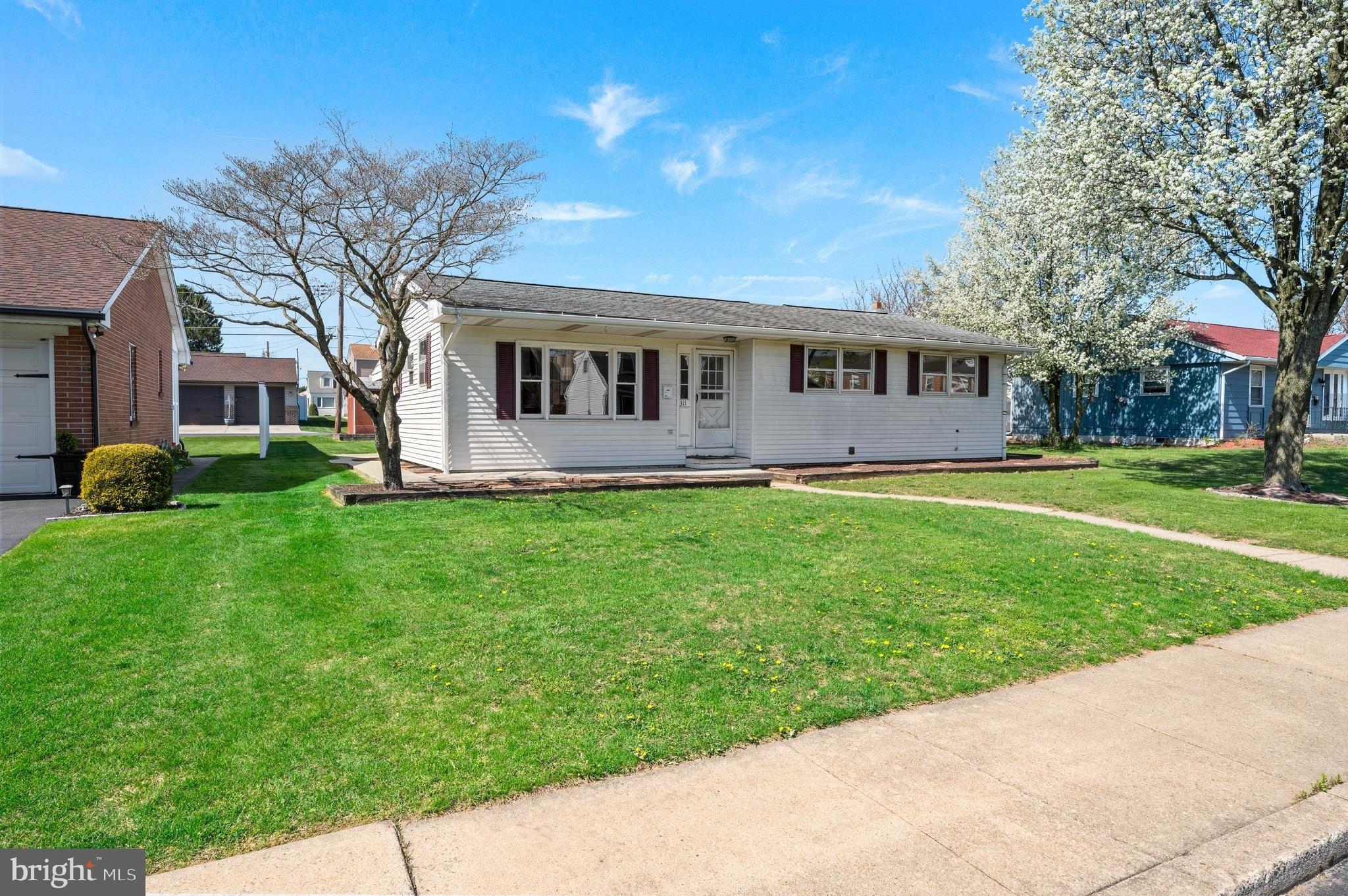 W Arch St, Fleetwood, PA 19522