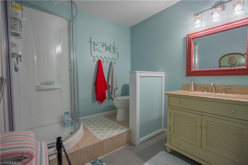 Hickory Point Dr, Lexington, NC 27292