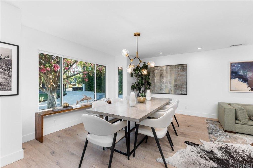 Erwin St, Woodland Hills, CA 91367