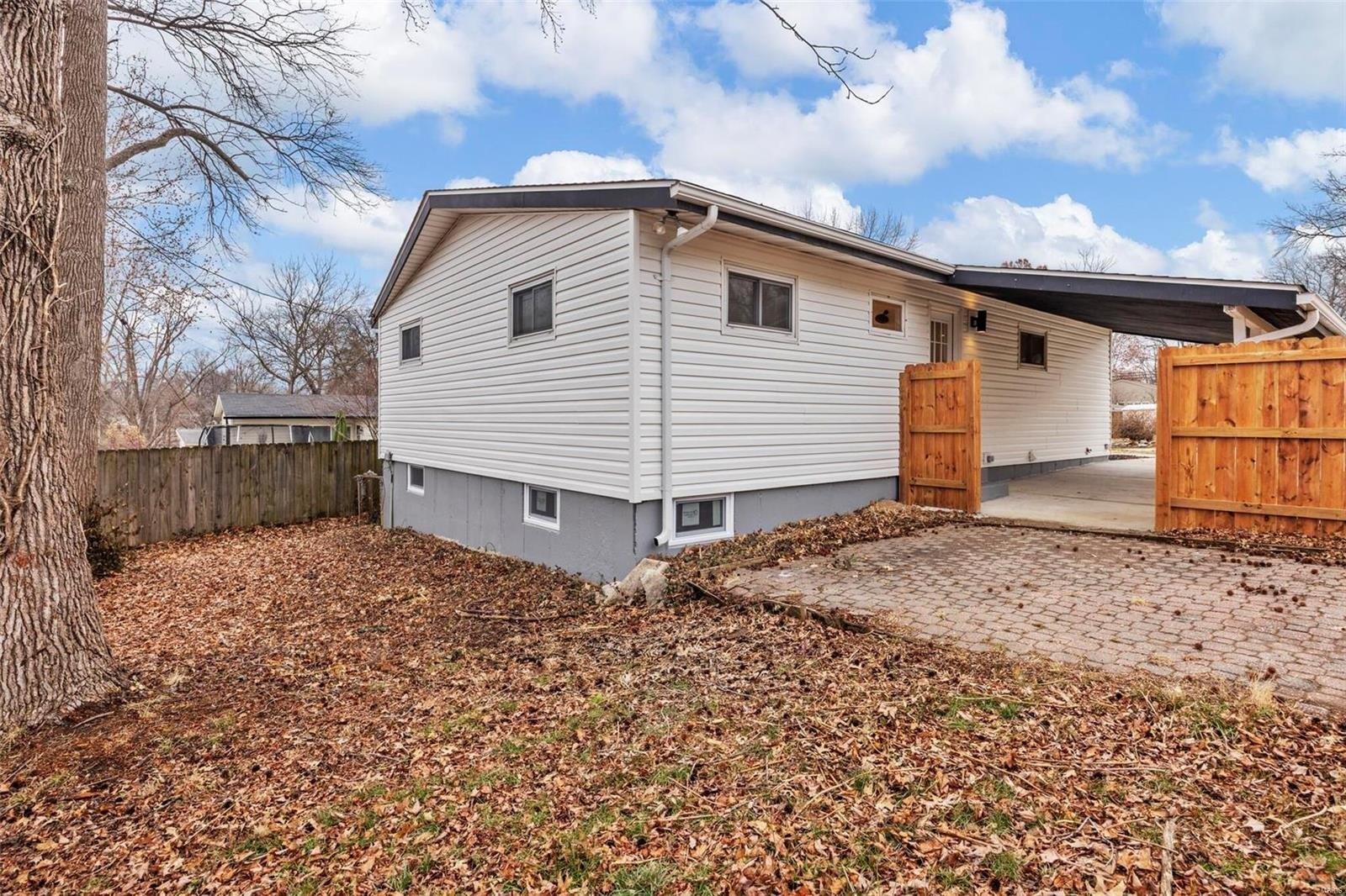 Fernleaf Dr, Saint Louis, MO 63126