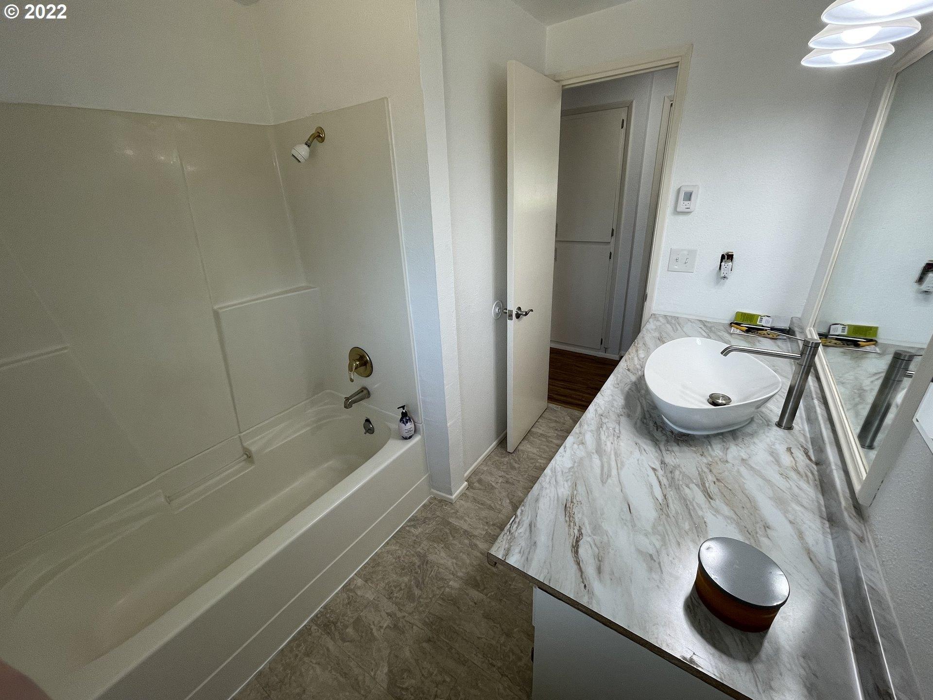 Coetivy Ave, Eugene, OR 97402