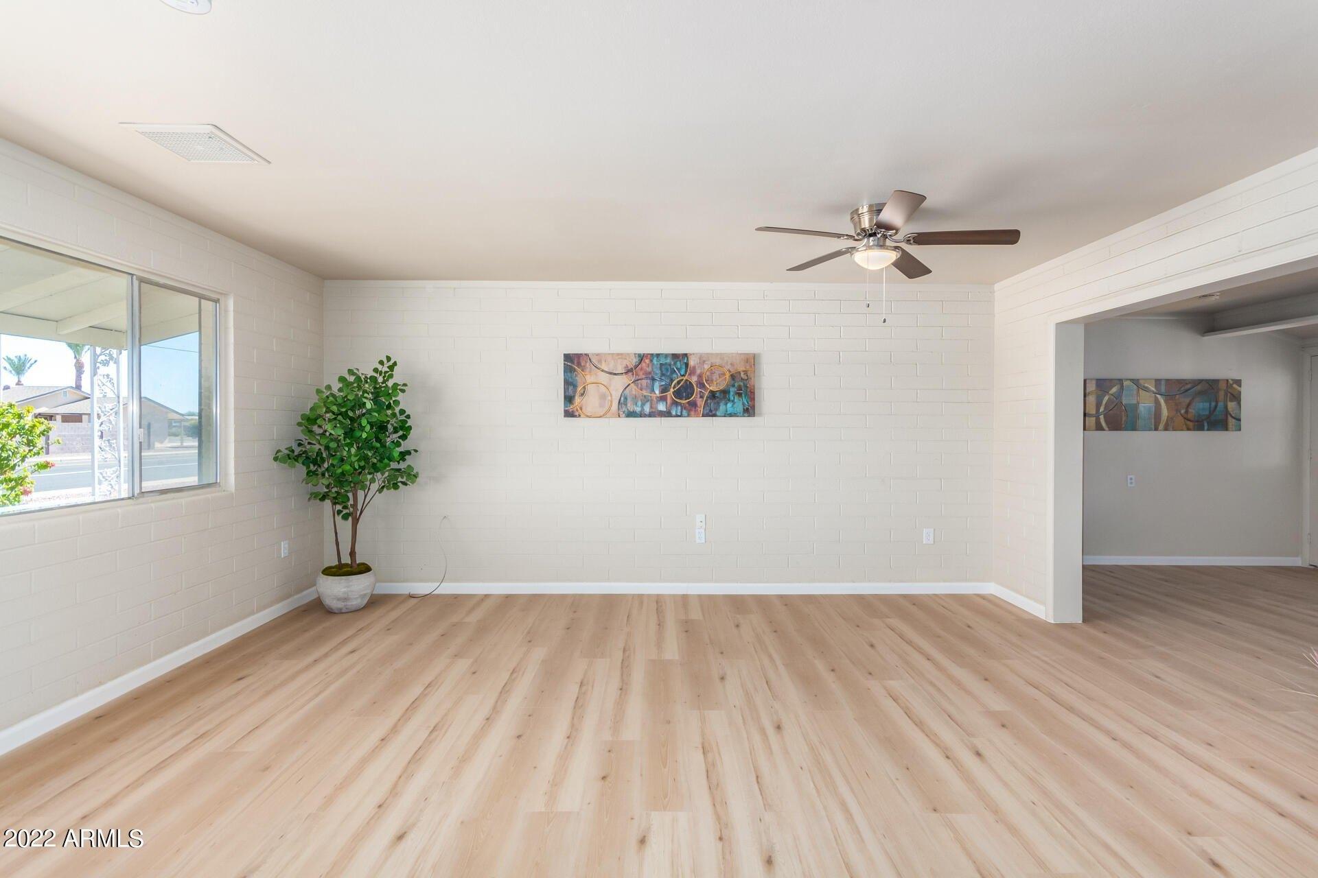 N 103rd Ave, Sun City, AZ 85351
