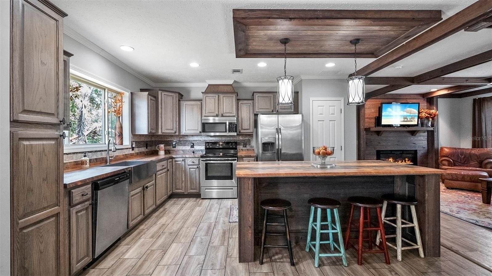 Dewey Robbins Rd, Howey In The Hills, FL 34737