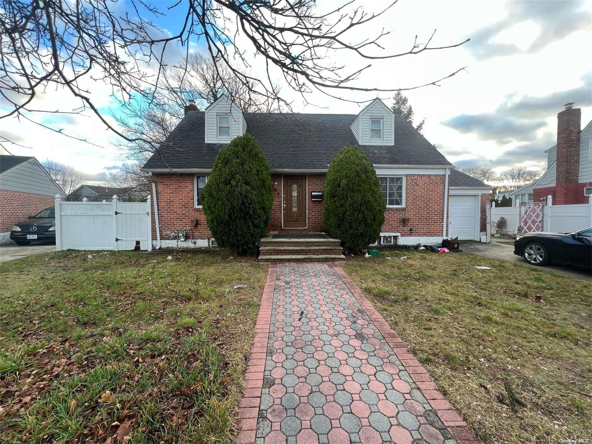 Goshen St, Elmont, NY 11003