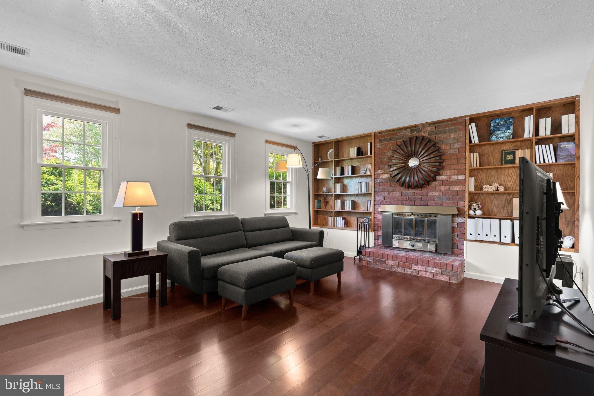 Waterford Dr, Ellicott City, MD 21042