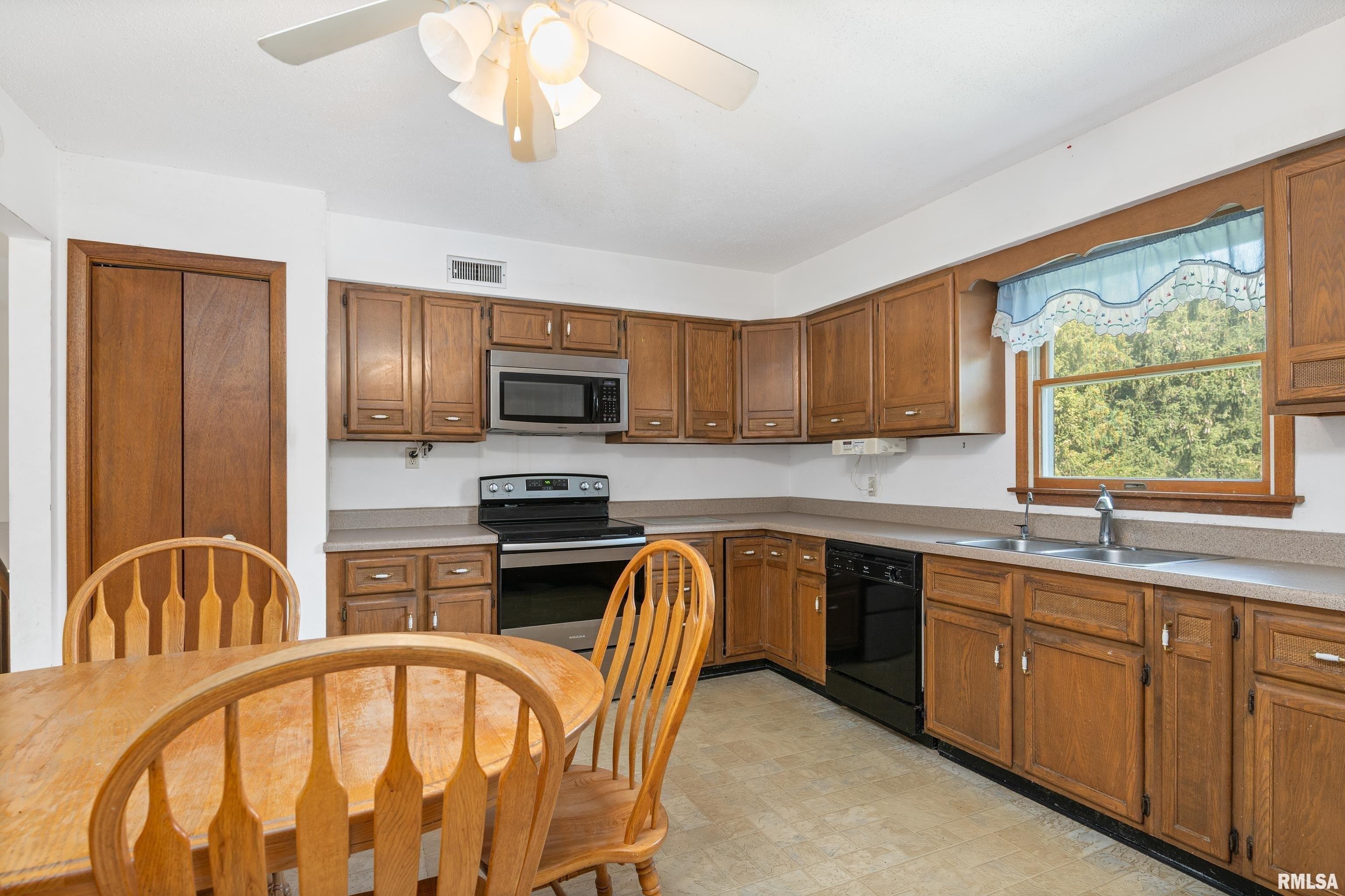 Elmwood Dr, Blue Grass, IA 52726