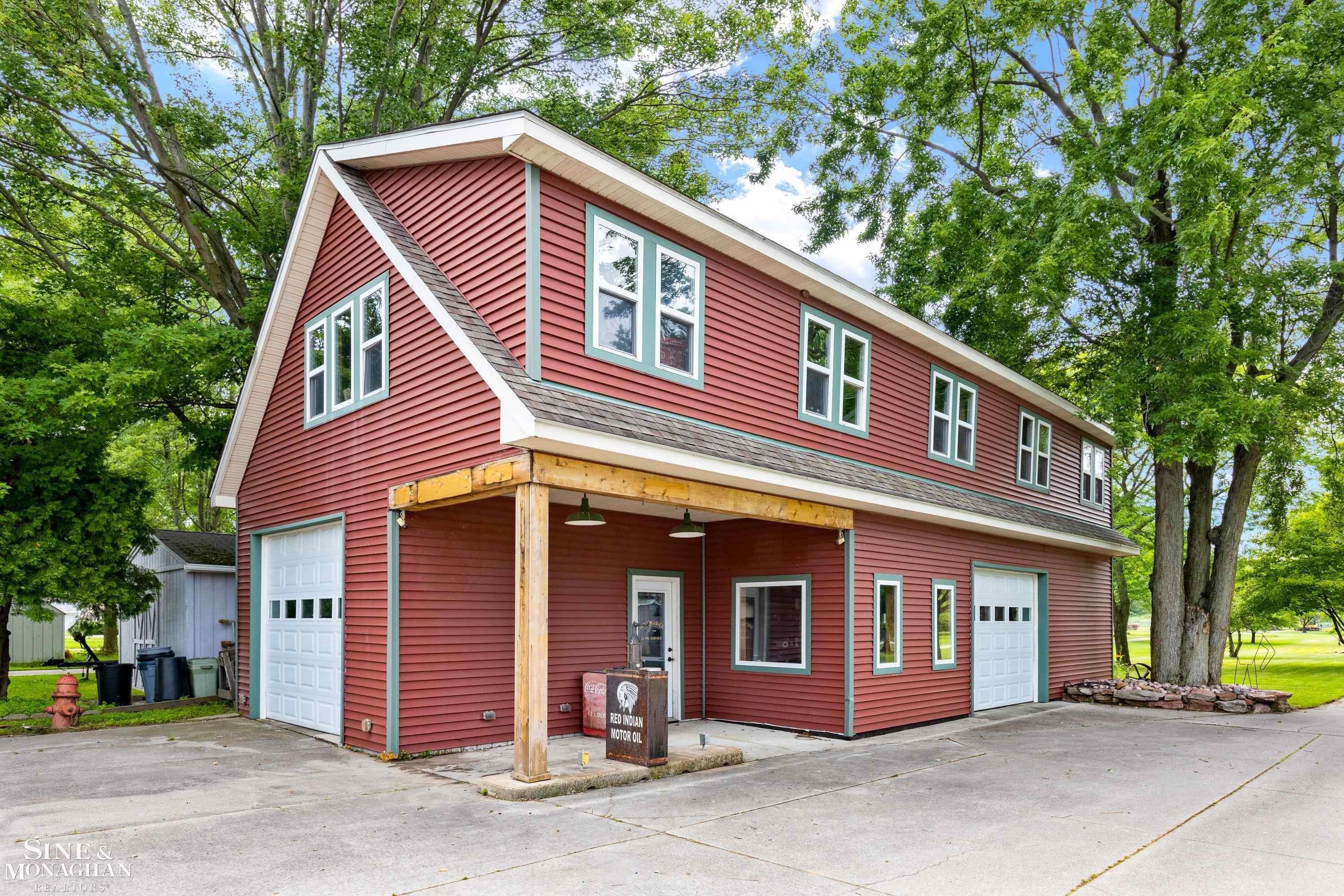 Pointe Dr, East China, MI 48054