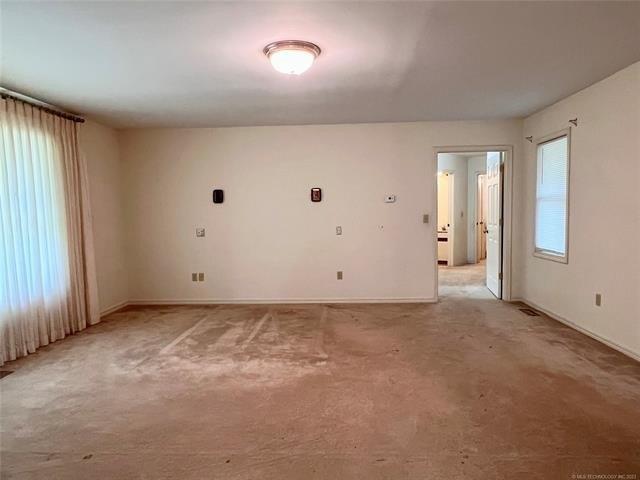 N Hopi St, Chouteau, OK 74337