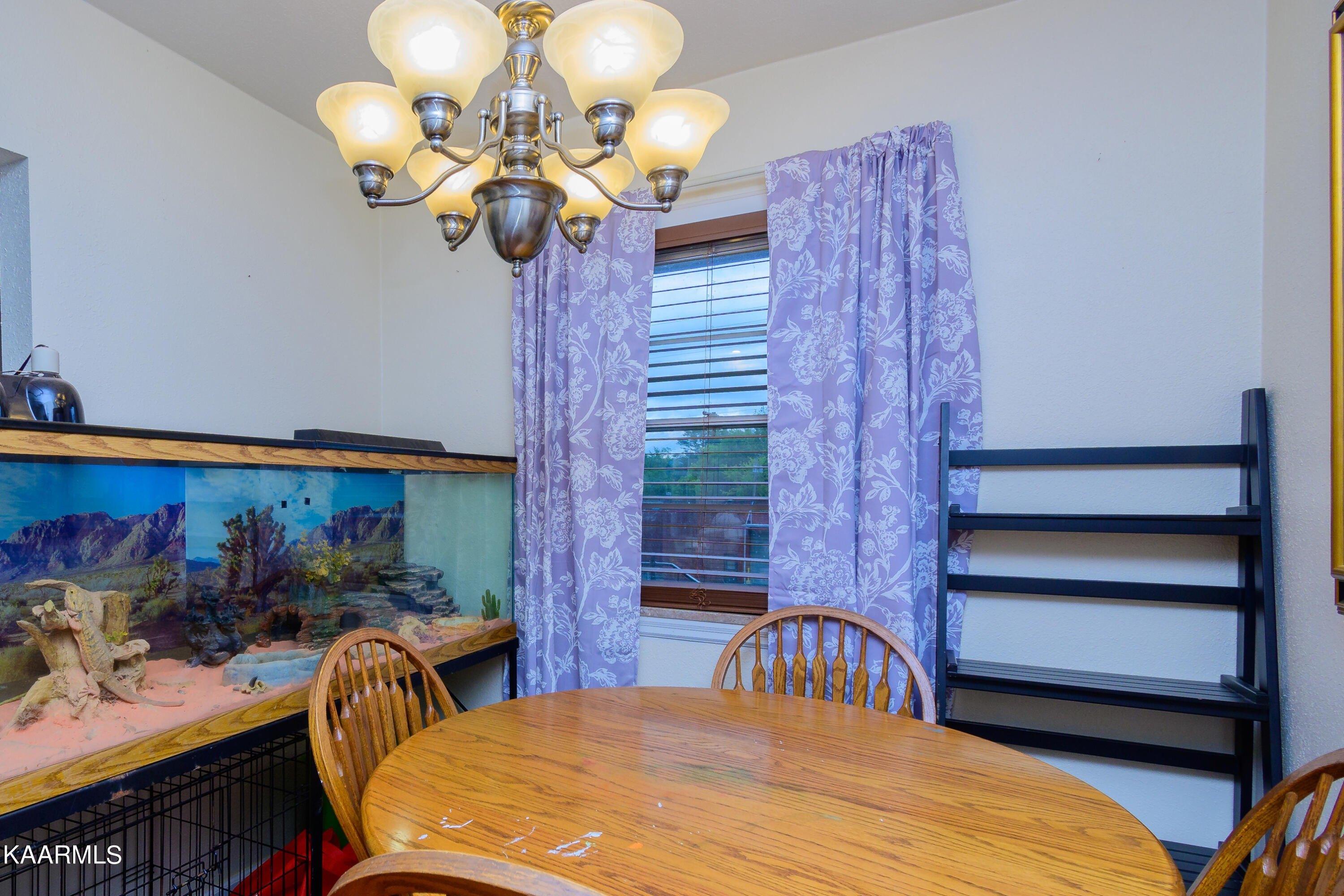 E Evans St, Rockwood, TN 37854