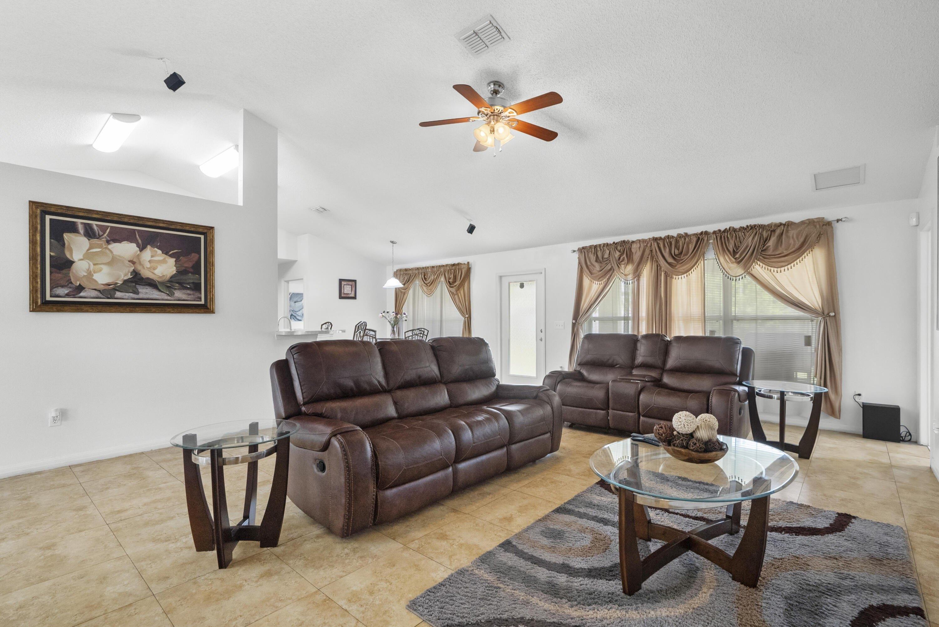 Se Penn Ave, Port Saint Lucie, FL 34984