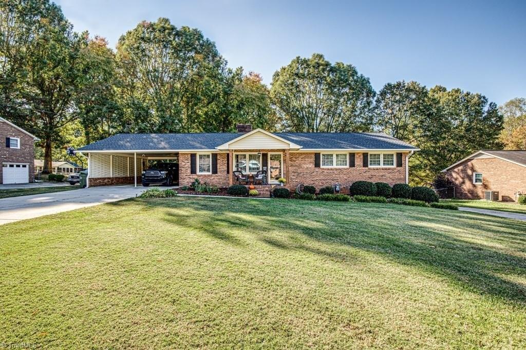 Saura Ln, Winston Salem, NC 27107