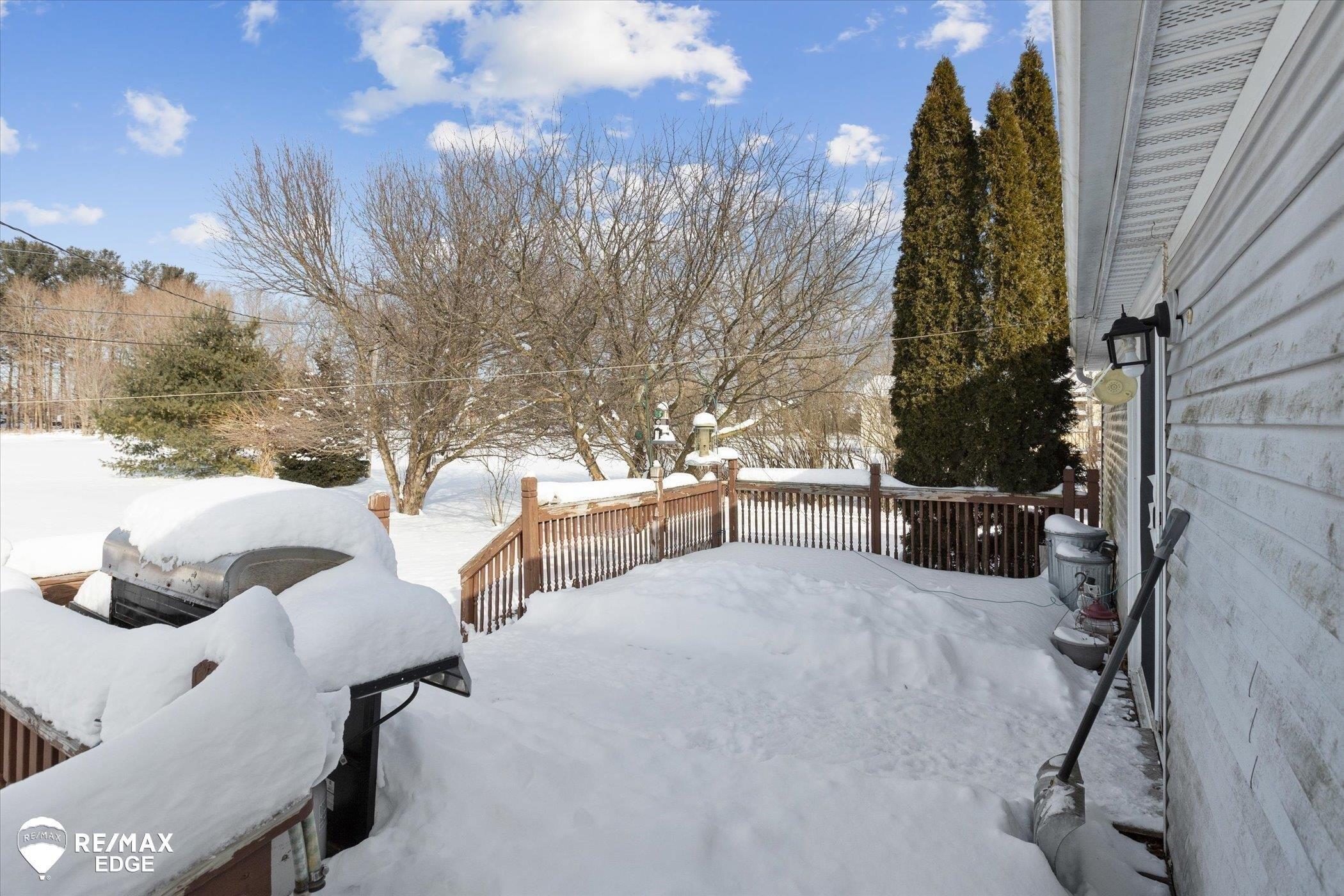 Willow Lane Dr, Lapeer, MI 48446