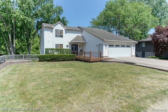Benstein Rd, Commerce Township, MI 48382