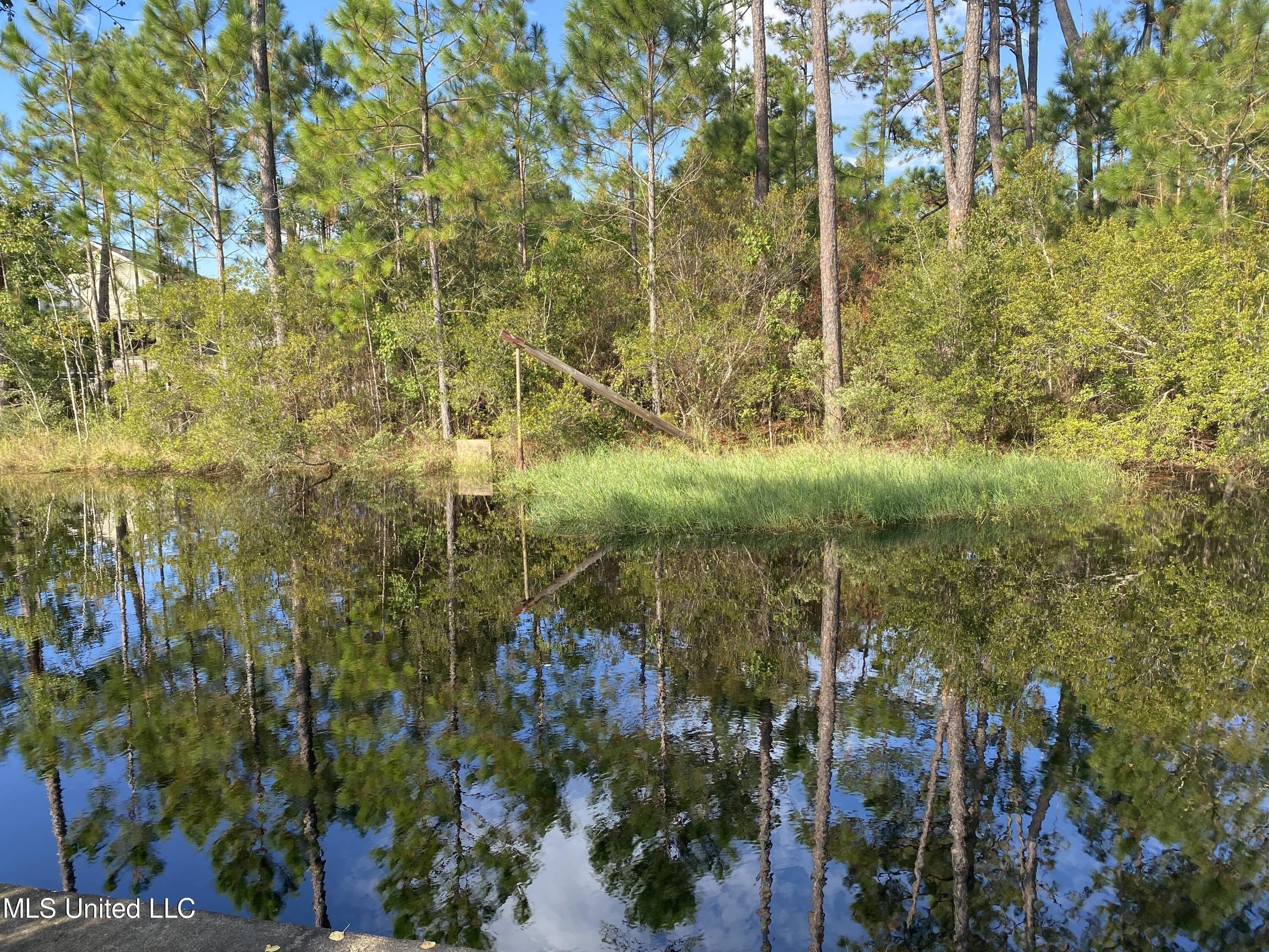 River Dr, Bay Saint Louis, MS 39520