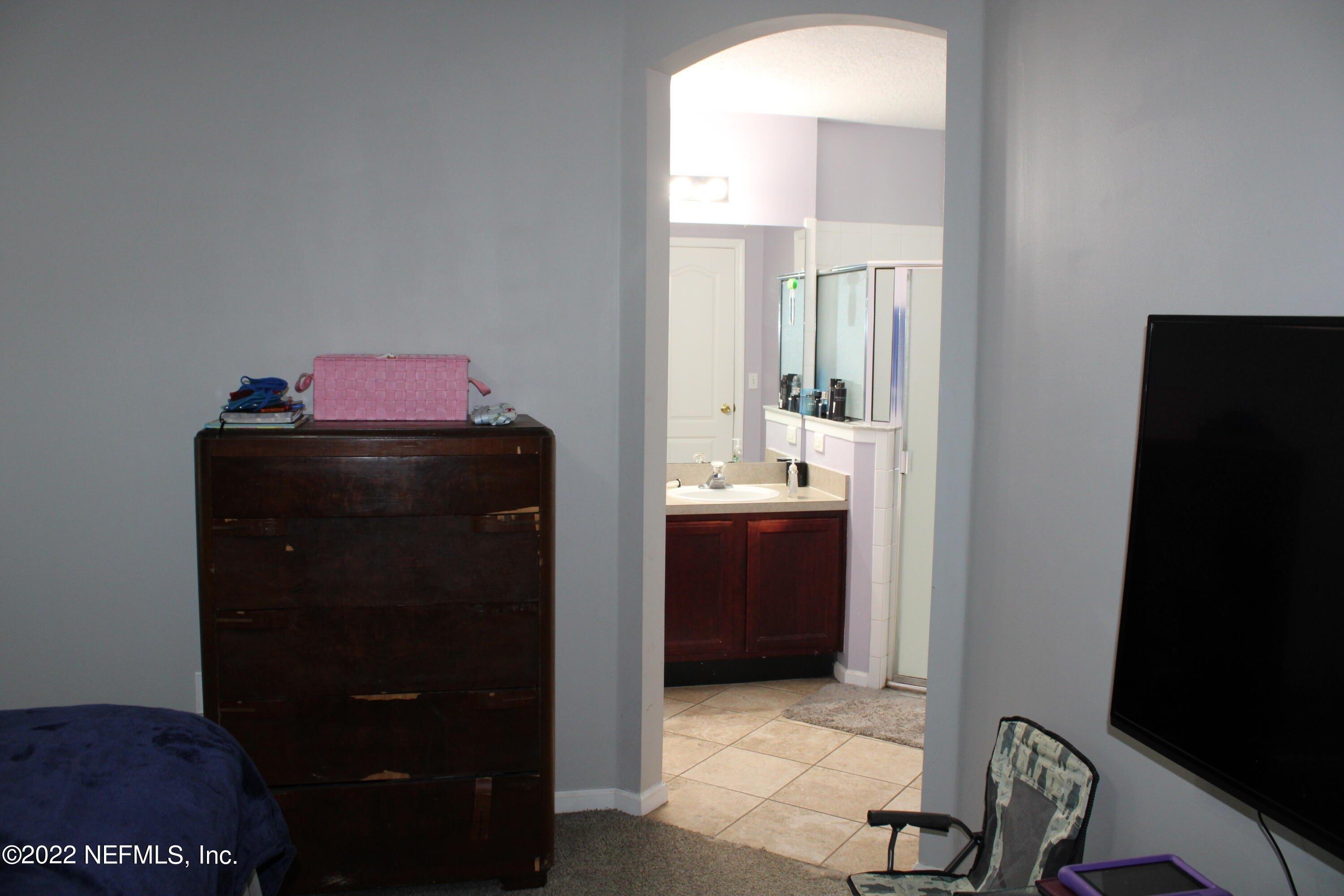 Walton Oaks Ln, Jacksonville, FL 32221