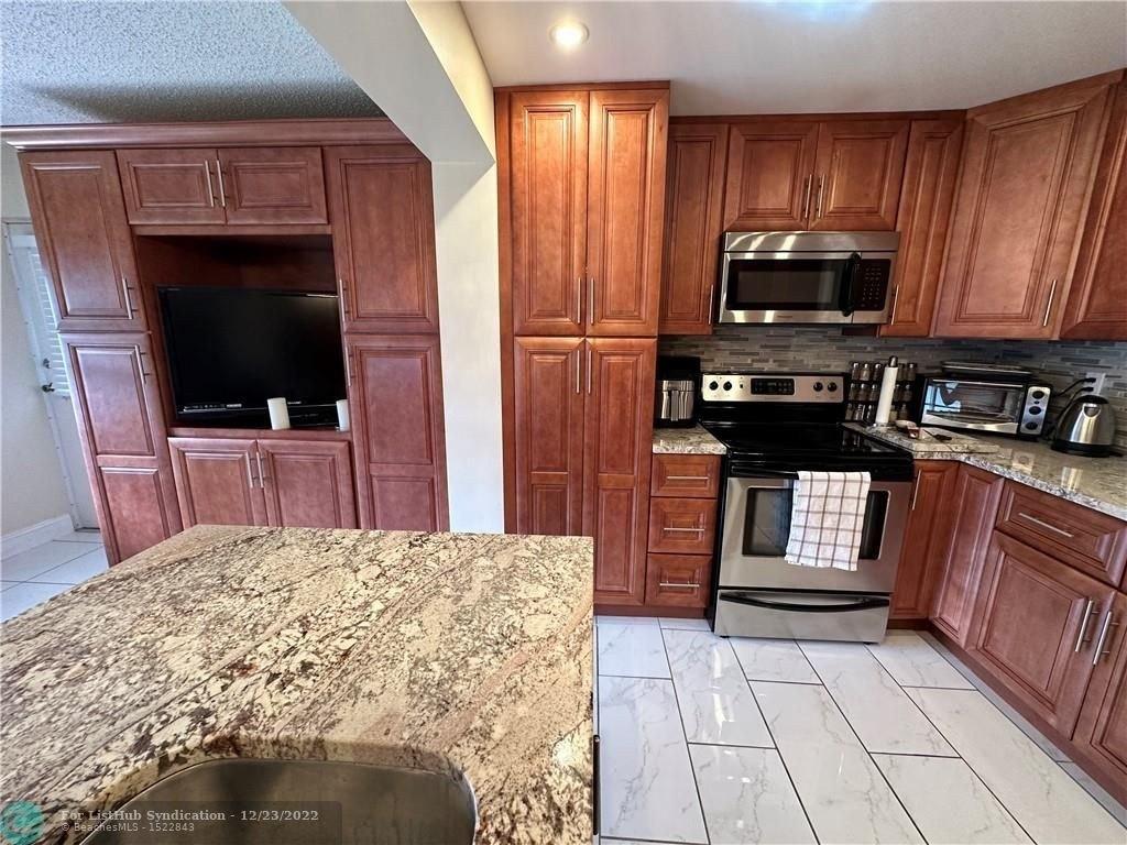 Nw 25th Ct, Pompano Beach, FL 33064