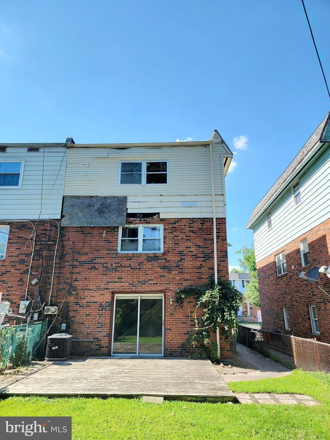 Suburban Ter, Stratford, NJ 08084