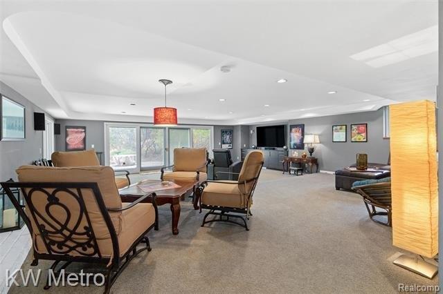 Roberts Dr, Franklin, MI 48025