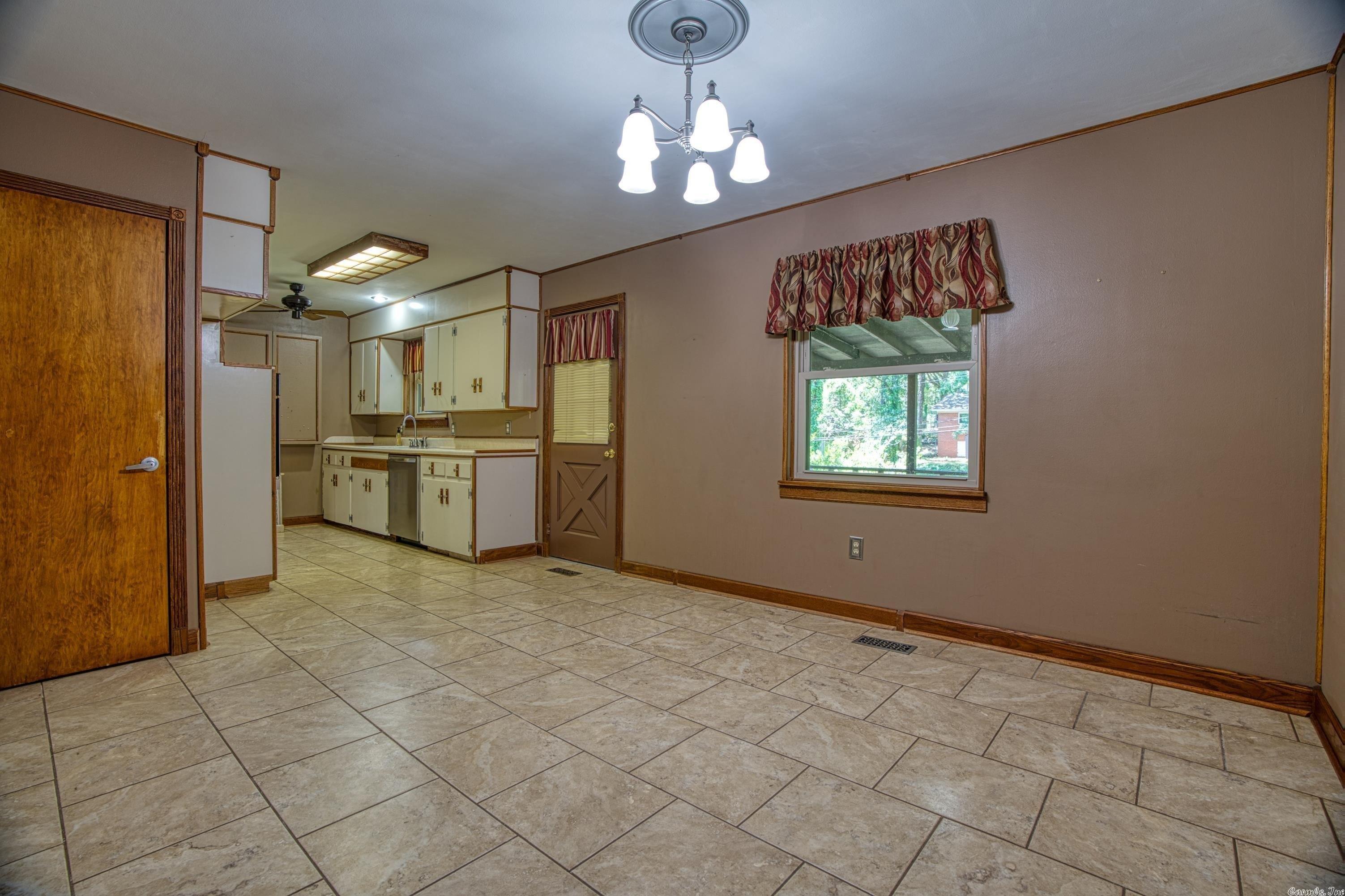 Oaklawn Dr, North Little Rock, AR 72116