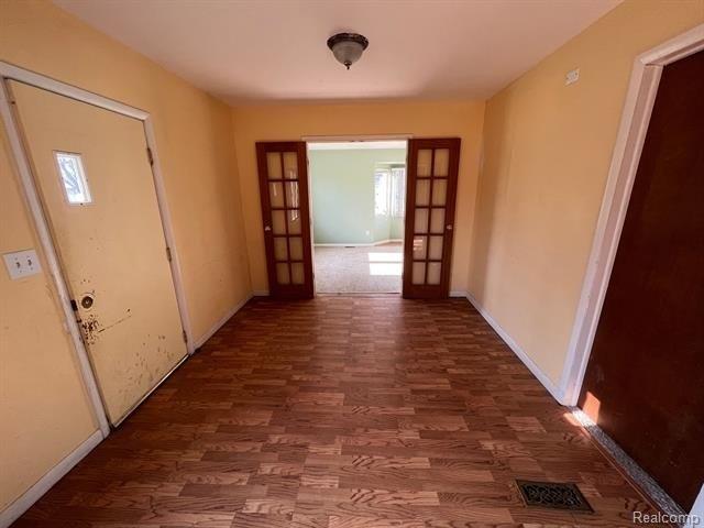 Maplecrest Dr, Waterford, MI 48329