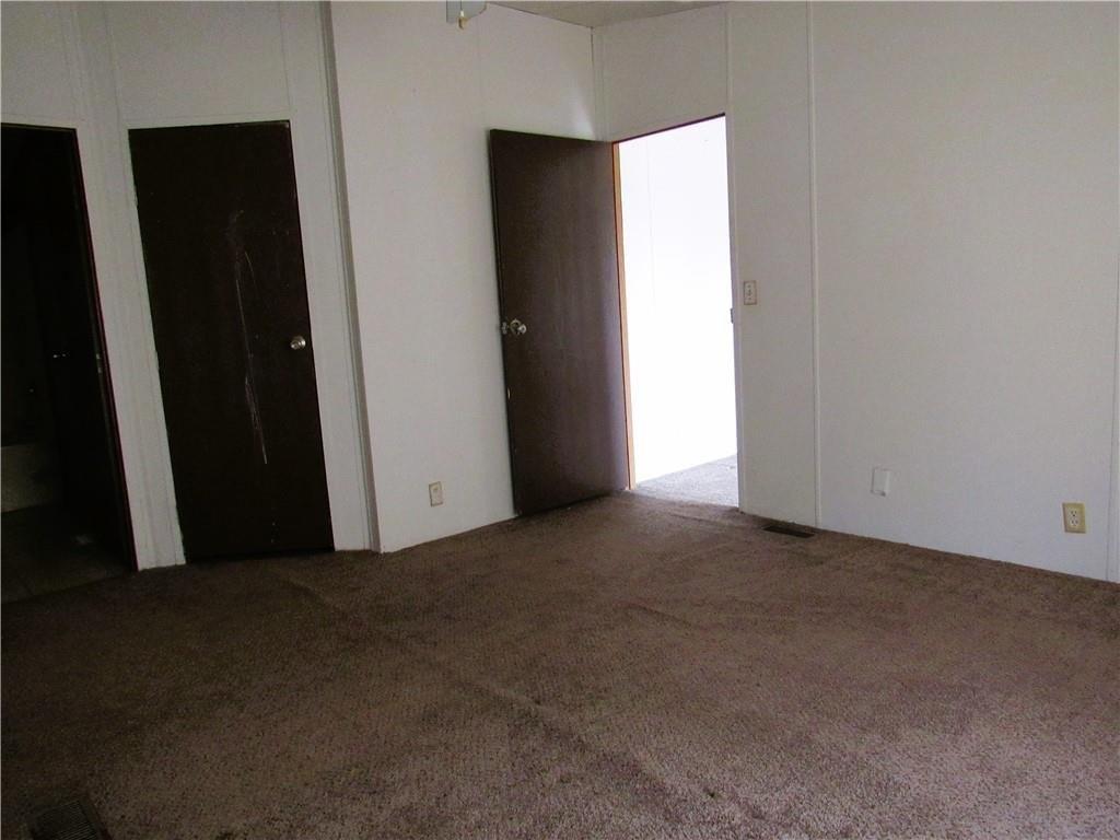 E Seventh St, Leedey, OK 73654