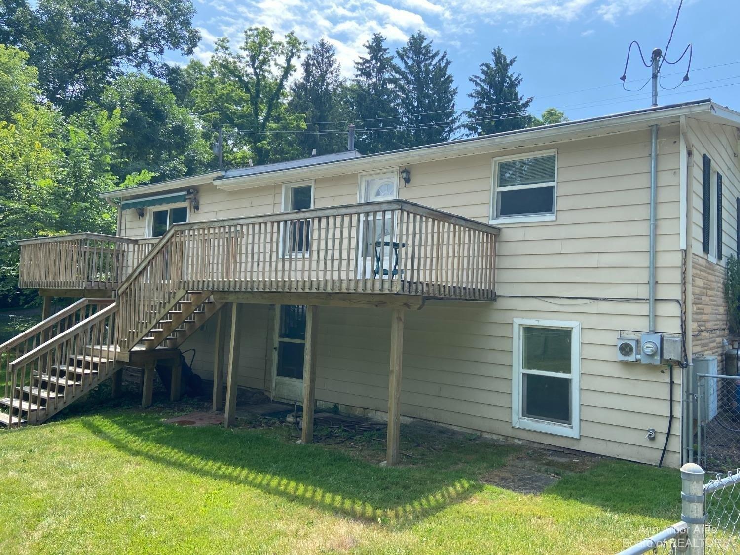 Portage Lake Ave, Pinckney, MI 48169